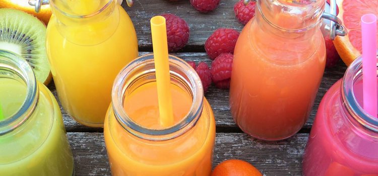 La naturopatia usa i frullati di frutta fresca chiamati anche smoothies